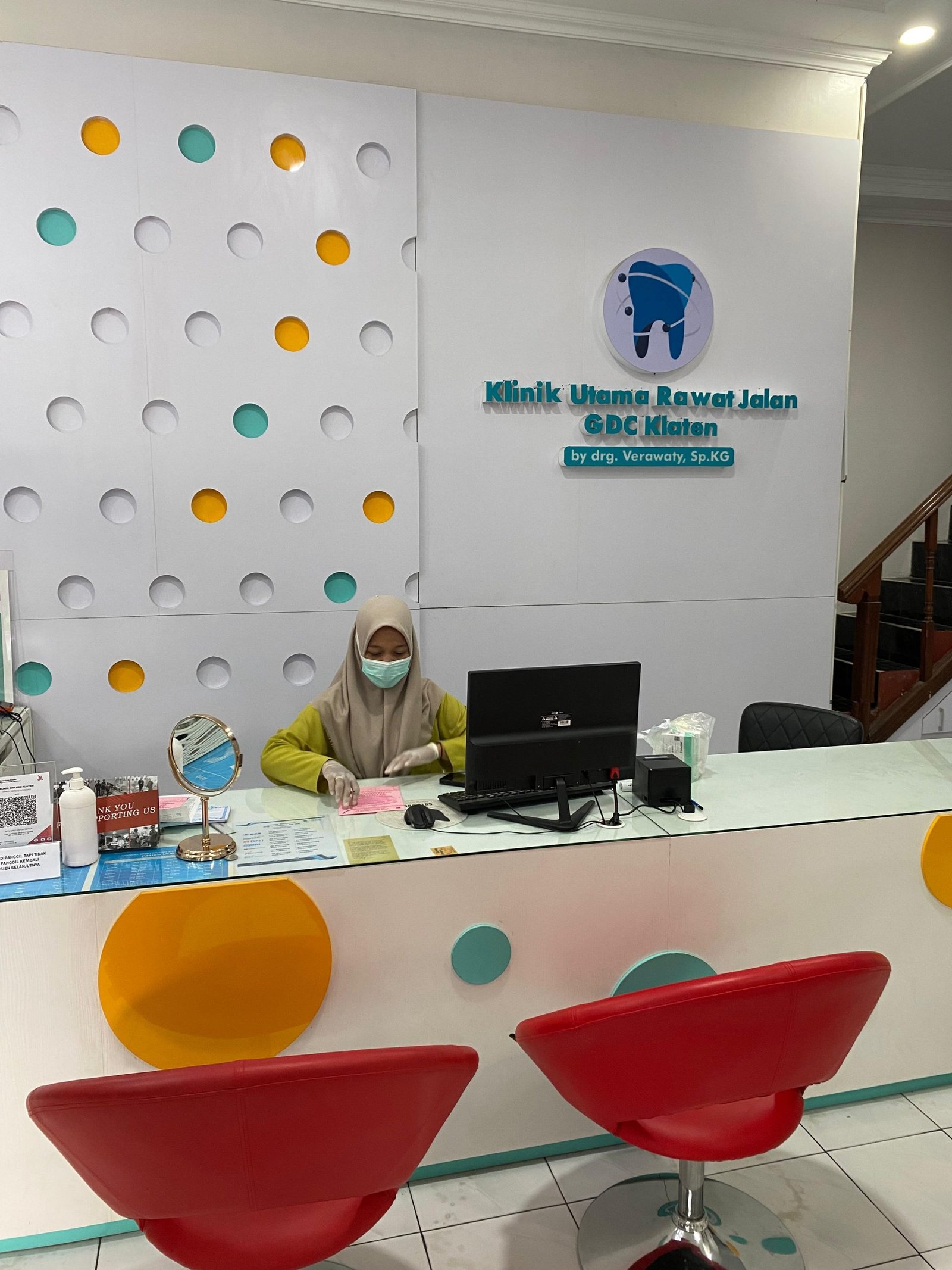 Area pendaftaran Klinik Gigi GDC Klaten untuk pasien umum, asuransi, dan mitra