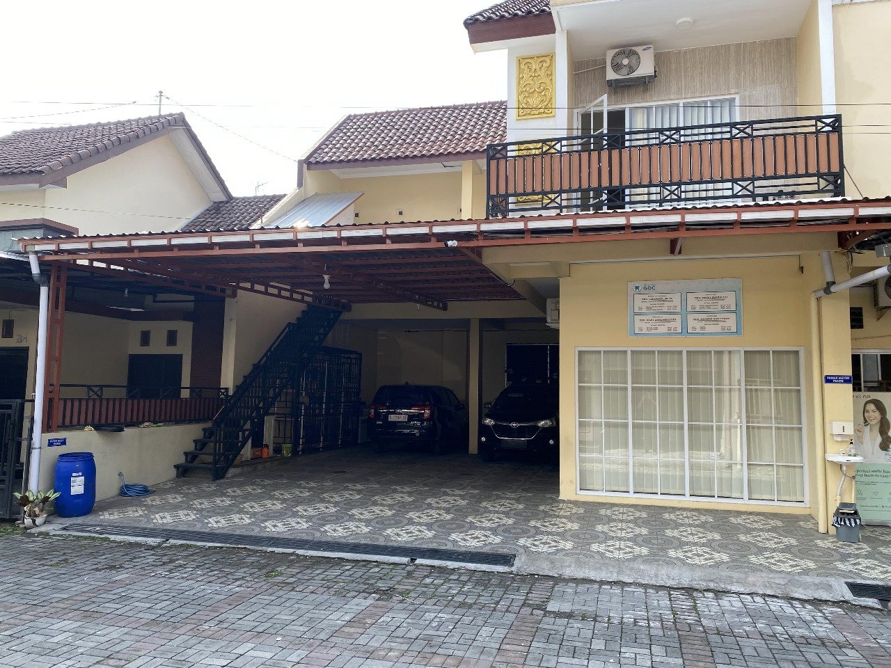 Area parkir Klinik GDC