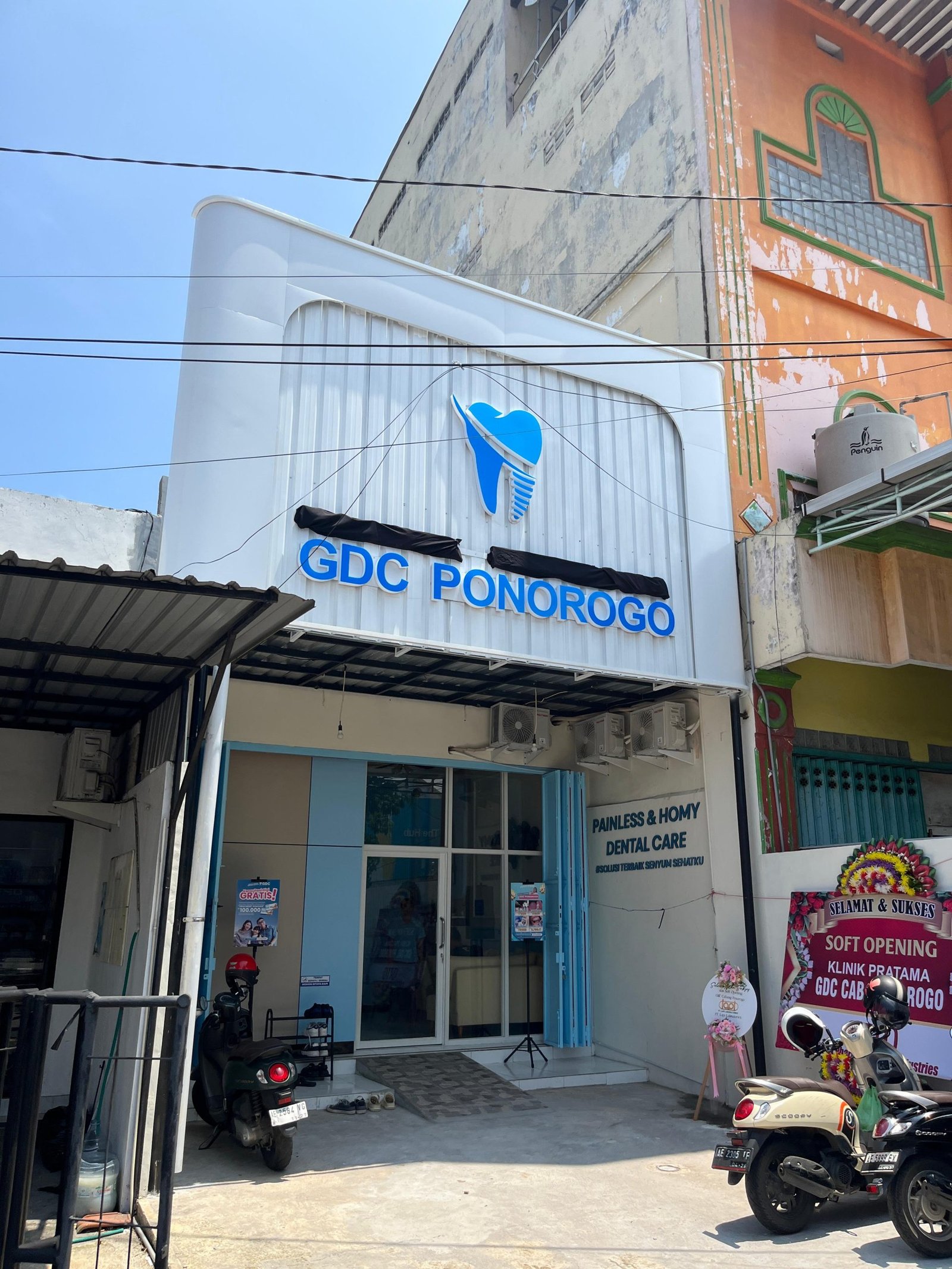 Tampak depan Praktik Dokter Gigi GDC Ponorogo di Jl. HOS Cokroaminoto No. 3